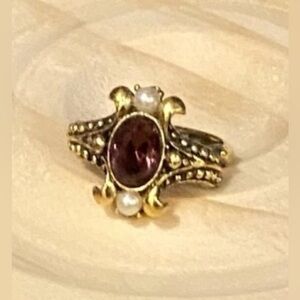 Vintage Avon Amethyst coloured ring